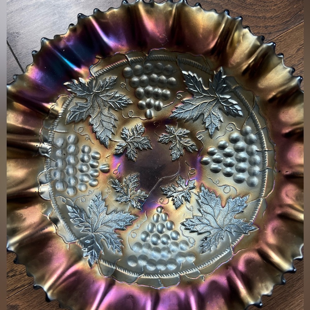 Vintage Carnival Glass Northwood "Grape & Cable" Amethyst Glass Bowl - Picture 3 of 8